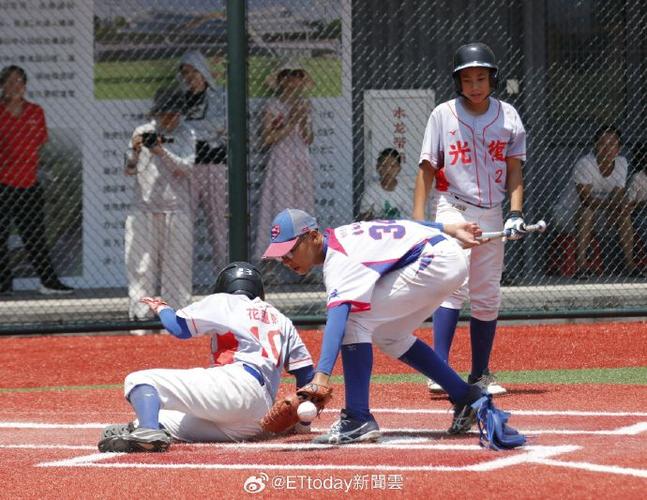 标题：两岸青少年棒球邀请赛：台湾花莲光复小学棒球队夺冠